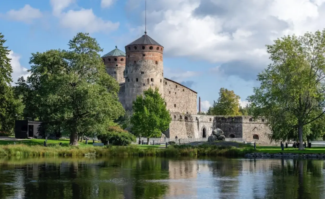 Olavinlinna i Savonlinna – världens nordligaste medeltida stenfästning.