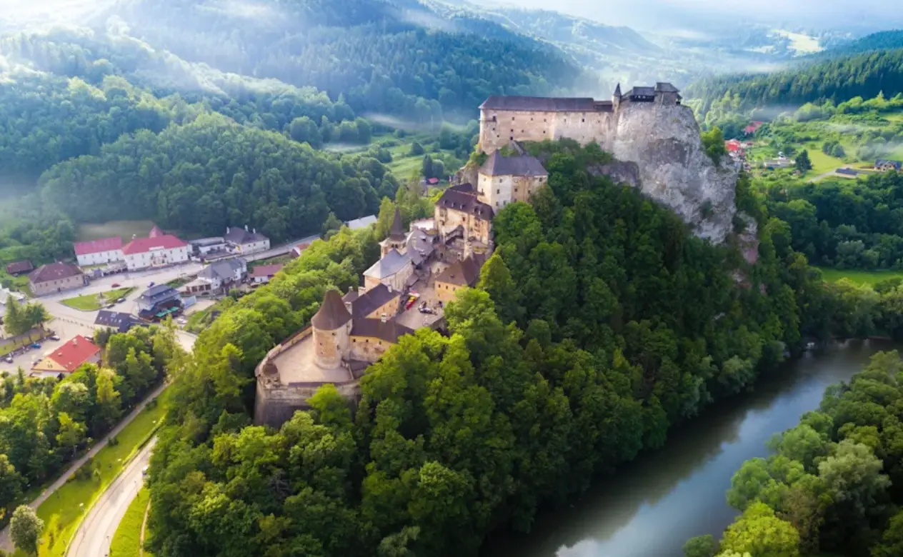 Orava slott i Slovakien – inspelningsplats för Nosferatu och Dracula.