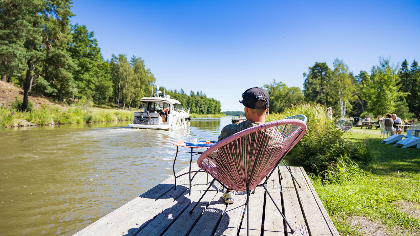 Sensommar längs Göta kanal – lugnare tempo och 25 kryssningar kvar att boka