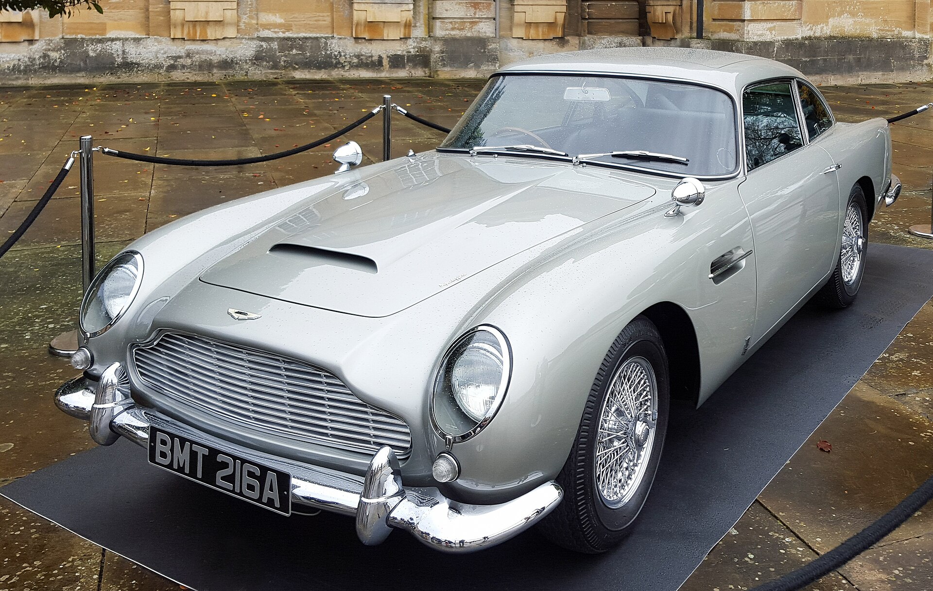 James Bonds 5 bästa bilar!