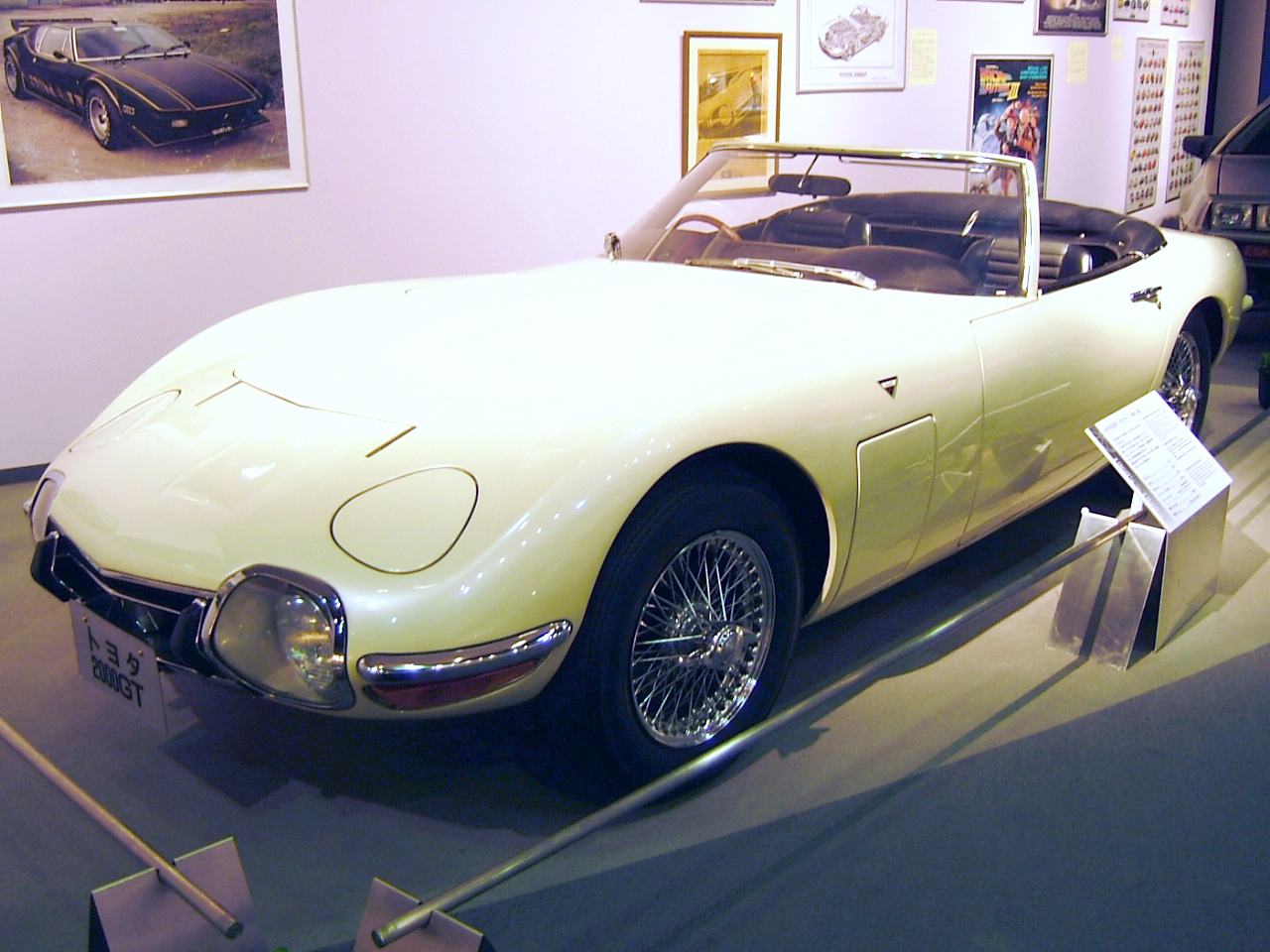 Den vita Toyota 2000GT Roadster som byggdes för Bond-filmen Man lever bara två gånger