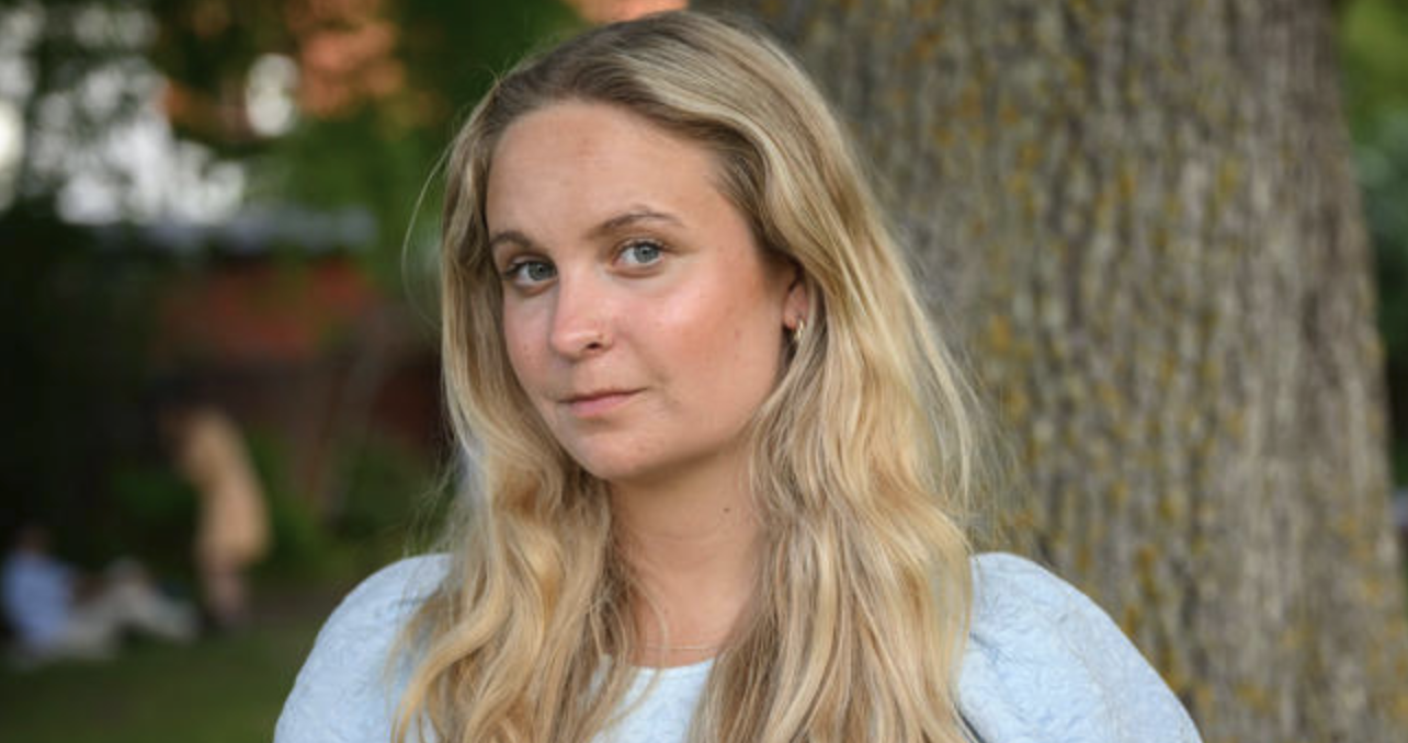 22-åriga Hanna tar plats som yngst i riksdagen