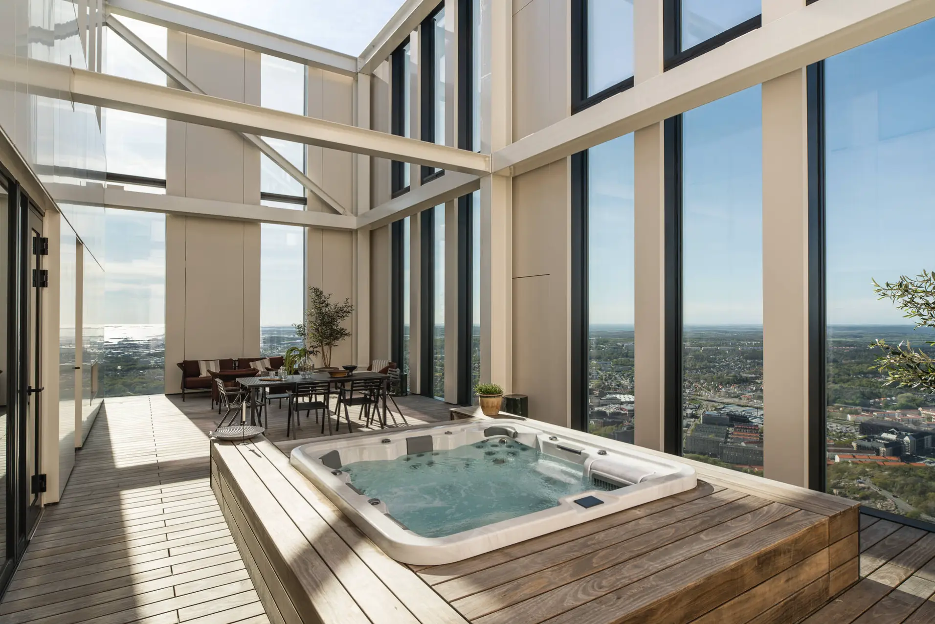 Takterrassen i Karlatornet med bubbelpool