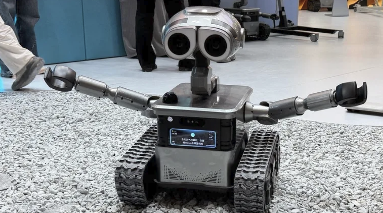 Zero W1-robot med larvfötter och öppna armar