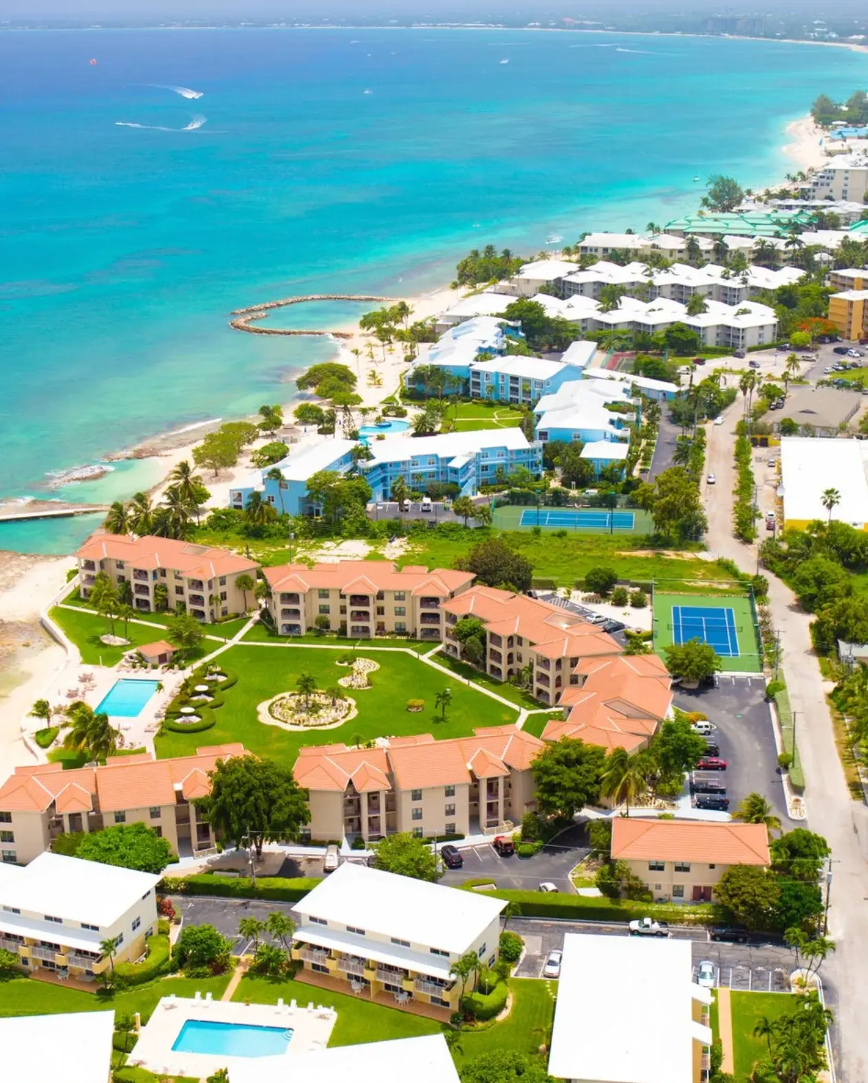 Kustnära bostadsområden vid Seven Mile Beach på Caymanöarna